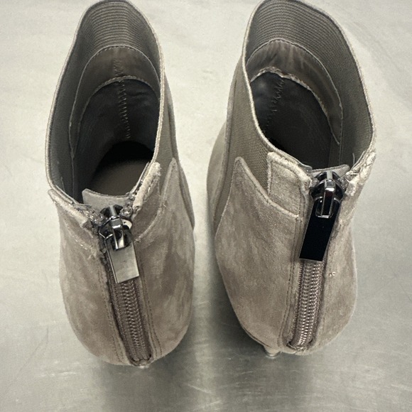 BANDOLINO Womens 6 Beige Short Boot Bari Pointy Toe Kitten‎ Heel Suede Booties - Picture 7 of 10